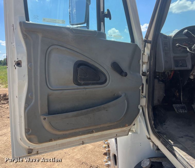 image for item EN5521 2007 International 4300 utility / service truck