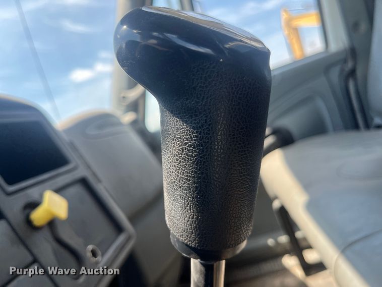 image for item EN5521 2007 International 4300 utility / service truck