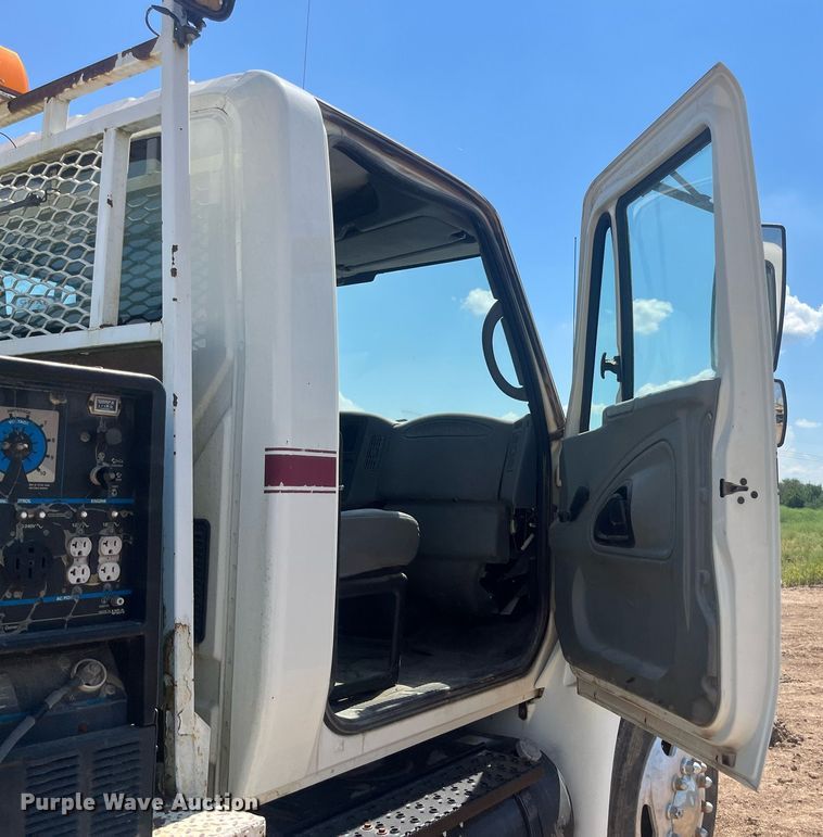 image for item EN5521 2007 International 4300 utility / service truck