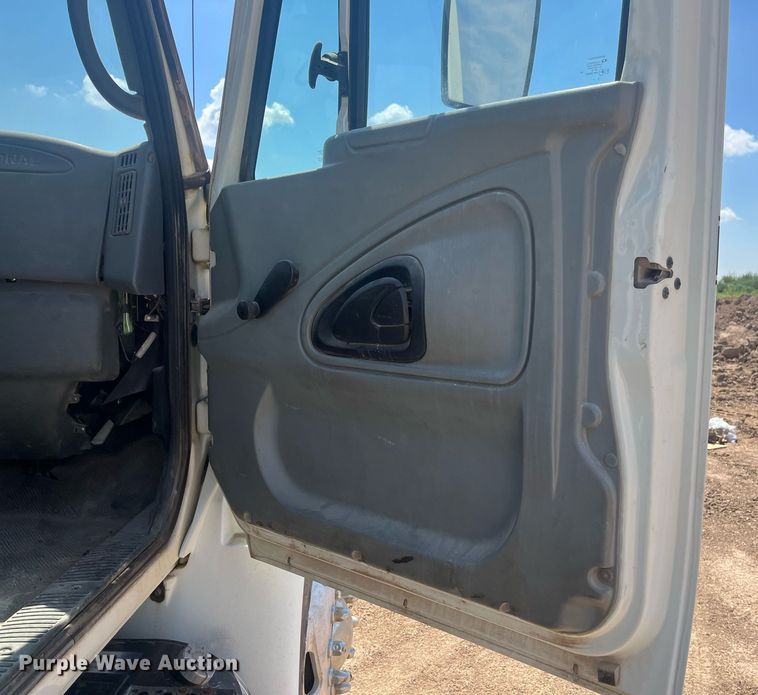 image for item EN5521 2007 International 4300 utility / service truck