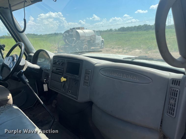 image for item EN5521 2007 International 4300 utility / service truck