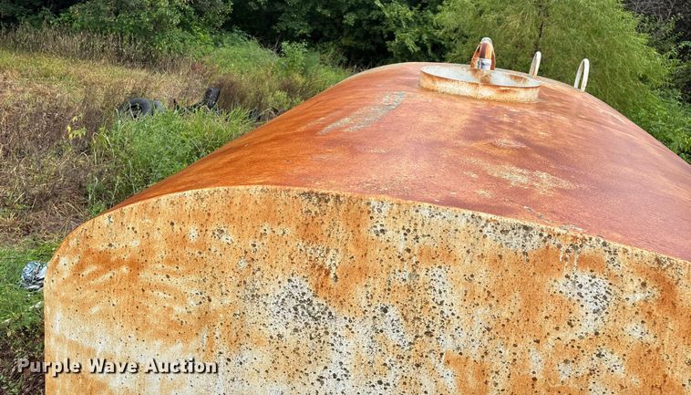 image for item EN5537 Tank truck bed