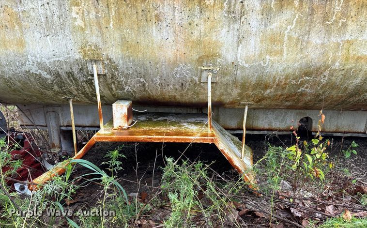 image for item EN5537 Tank truck bed