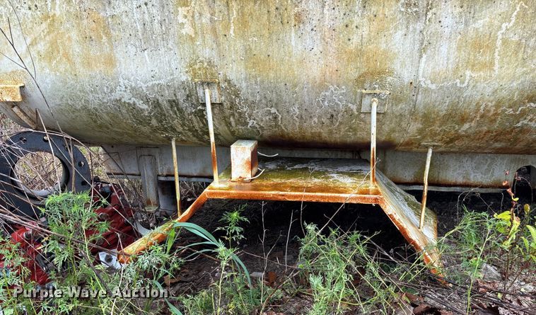 image for item EN5537 Tank truck bed