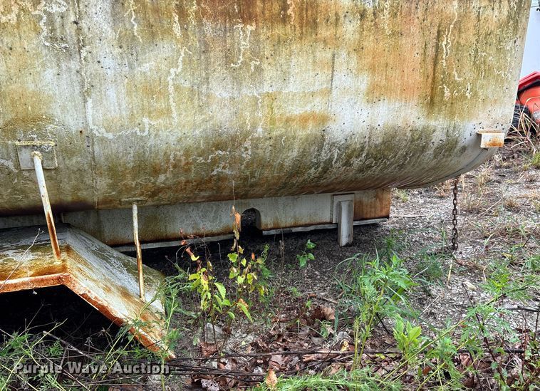 image for item EN5537 Tank truck bed