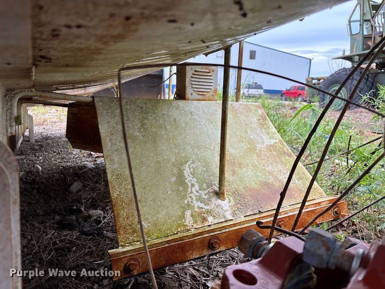 image for item EN5537 Tank truck bed