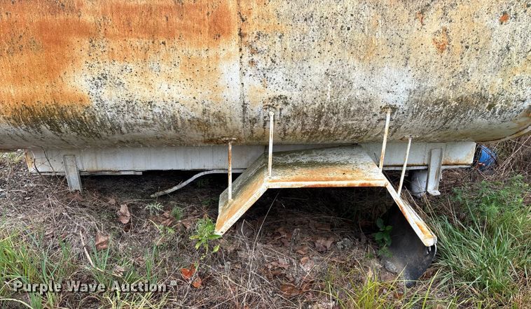 image for item EN5537 Tank truck bed