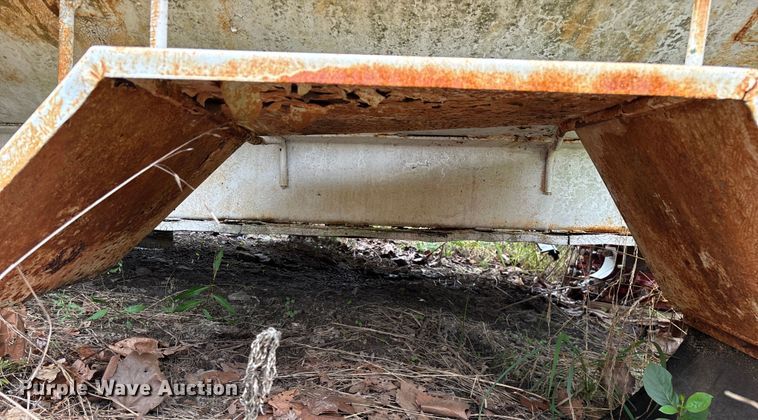 image for item EN5537 Tank truck bed