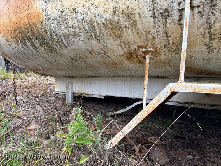 image for item EN5537 Tank truck bed