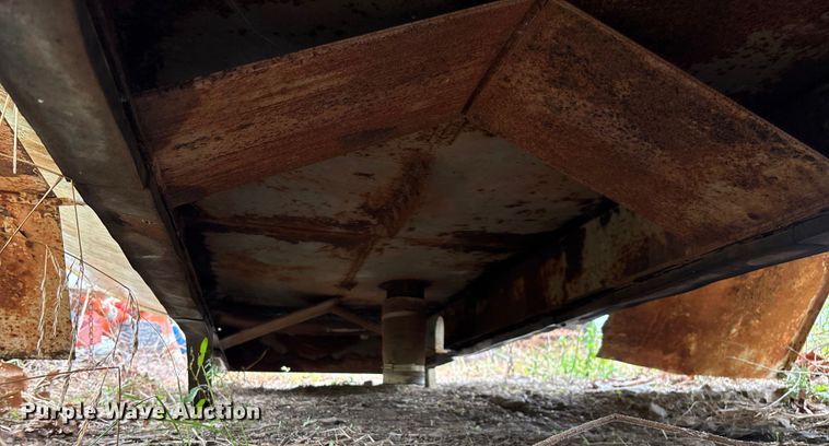 image for item EN5537 Tank truck bed