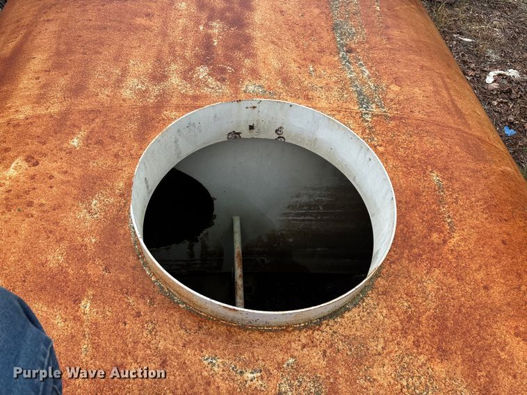 image for item EN5537 Tank truck bed