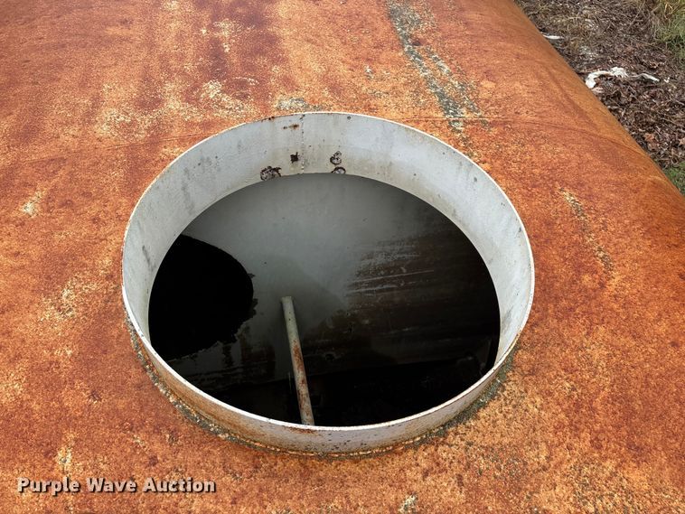 image for item EN5537 Tank truck bed