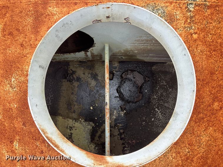 image for item EN5537 Tank truck bed