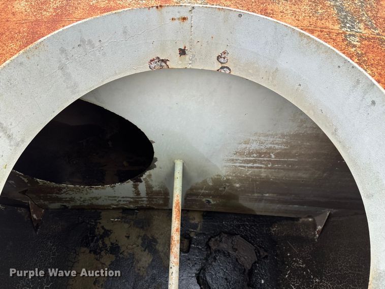 image for item EN5537 Tank truck bed