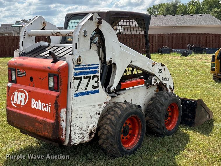 MINI CARGADOR SOBRE RUEDAS 2000 BOBCAT 773