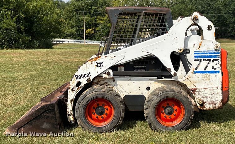 image for item EN5555 2000 Bobcat 773 skid steer loader