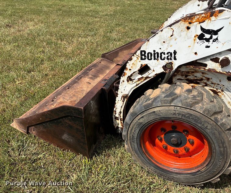 image for item EN5555 2000 Bobcat 773 skid steer loader