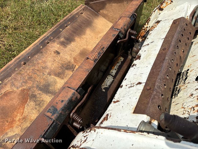 image for item EN5555 2000 Bobcat 773 skid steer loader