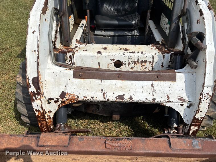 image for item EN5555 2000 Bobcat 773 skid steer loader