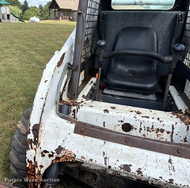 image for item EN5555 2000 Bobcat 773 skid steer loader