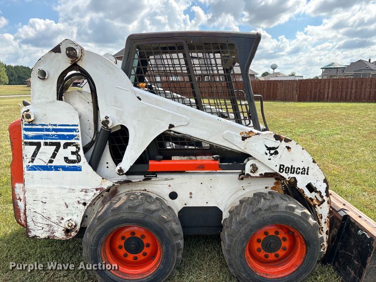 image for item EN5555 2000 Bobcat 773 skid steer loader
