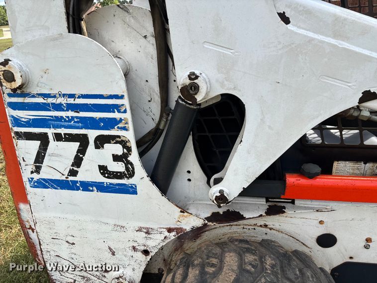 image for item EN5555 2000 Bobcat 773 skid steer loader