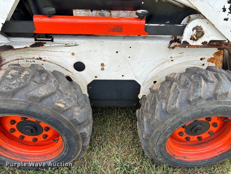 image for item EN5555 2000 Bobcat 773 skid steer loader