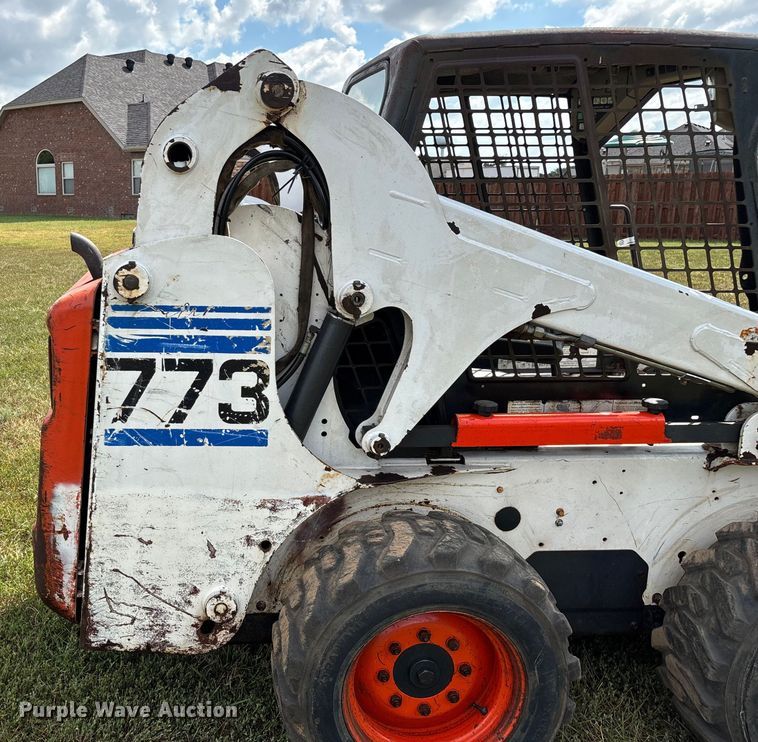 image for item EN5555 2000 Bobcat 773 skid steer loader