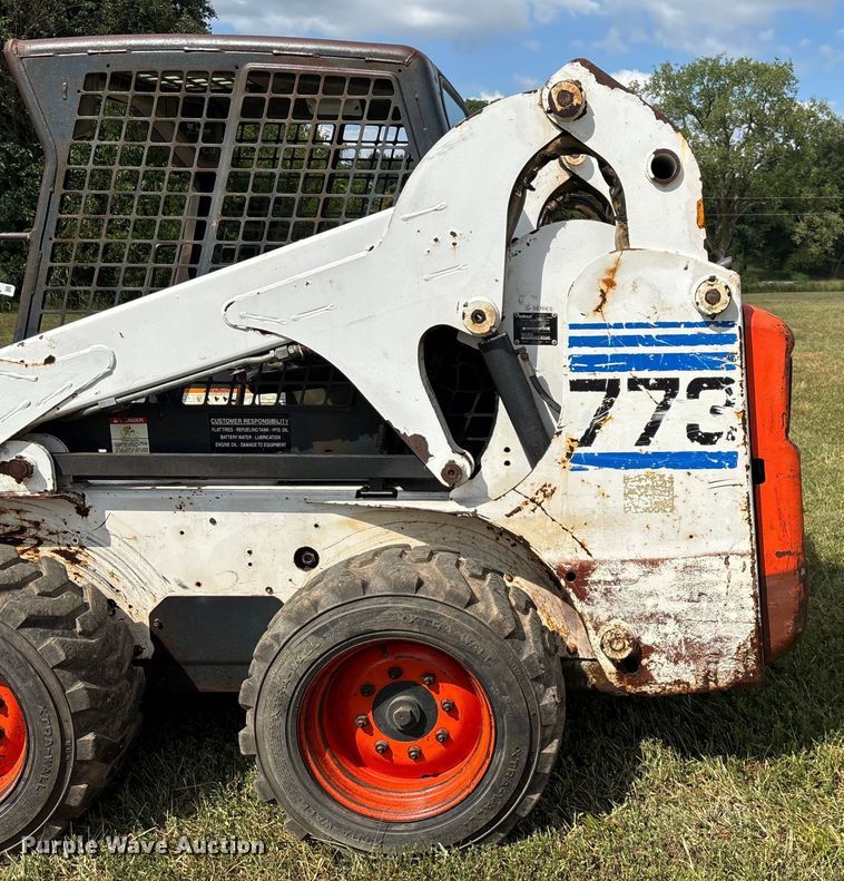 image for item EN5555 2000 Bobcat 773 skid steer loader