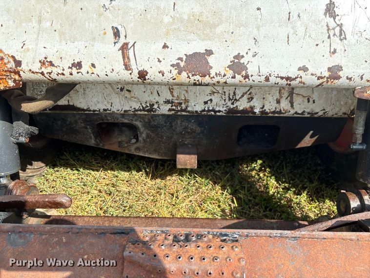 image for item EN5555 2000 Bobcat 773 skid steer loader