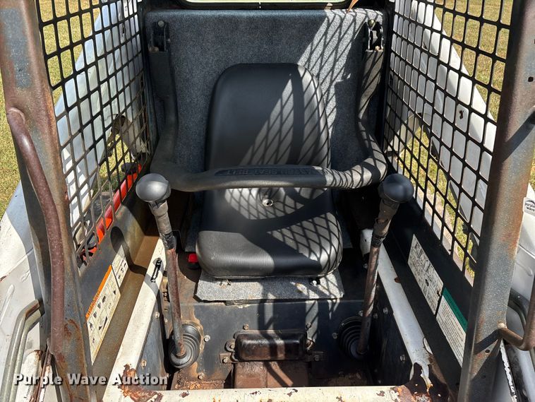 image for item EN5555 2000 Bobcat 773 skid steer loader