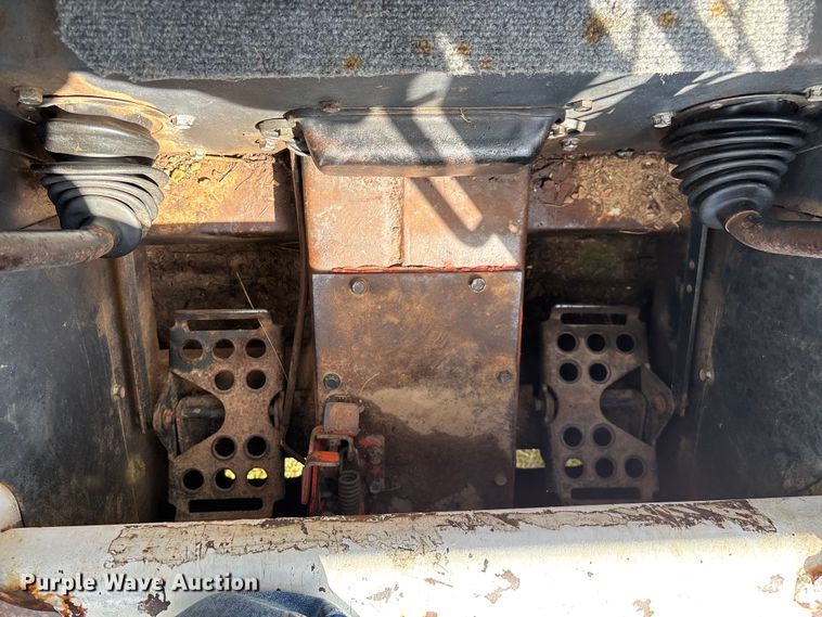 image for item EN5555 2000 Bobcat 773 skid steer loader