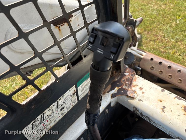 image for item EN5555 2000 Bobcat 773 skid steer loader