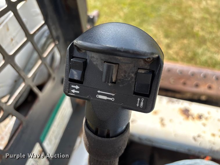 image for item EN5555 2000 Bobcat 773 skid steer loader