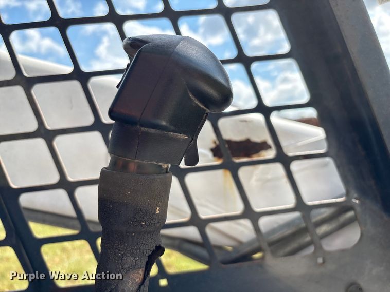 image for item EN5555 2000 Bobcat 773 skid steer loader