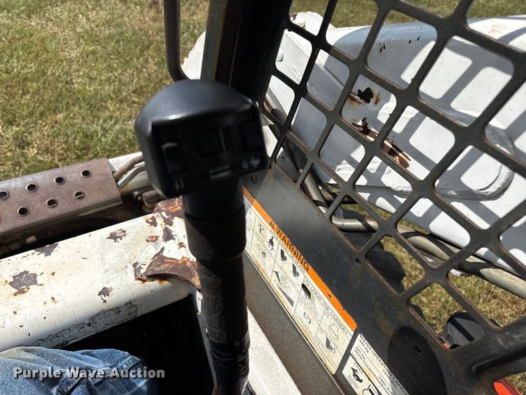 image for item EN5555 2000 Bobcat 773 skid steer loader