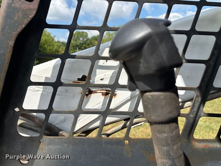 image for item EN5555 2000 Bobcat 773 skid steer loader