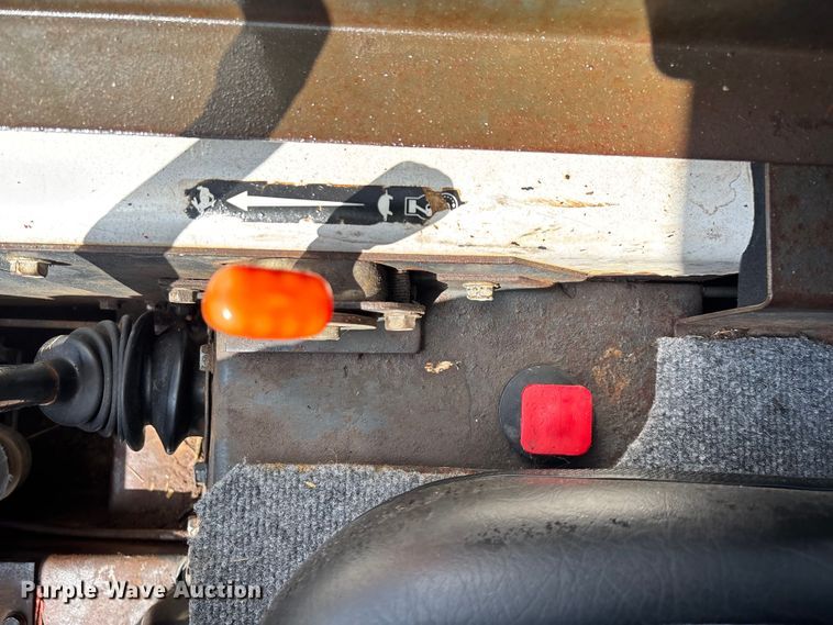 image for item EN5555 2000 Bobcat 773 skid steer loader