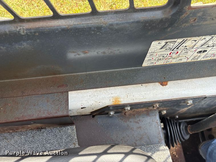 image for item EN5555 2000 Bobcat 773 skid steer loader