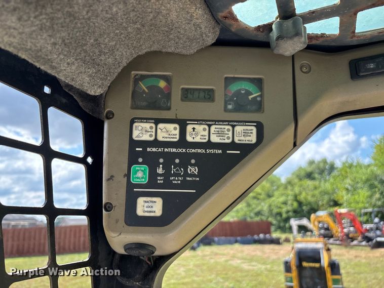 image for item EN5555 2000 Bobcat 773 skid steer loader