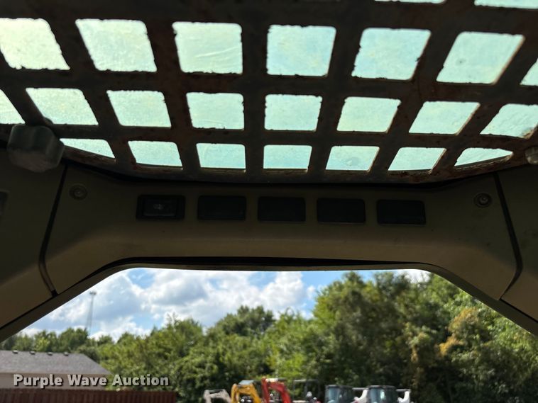 image for item EN5555 2000 Bobcat 773 skid steer loader