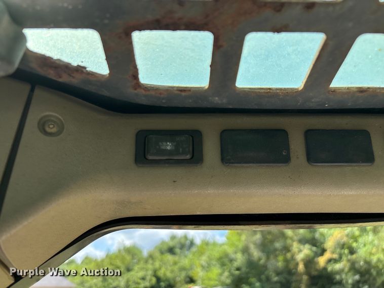 image for item EN5555 2000 Bobcat 773 skid steer loader