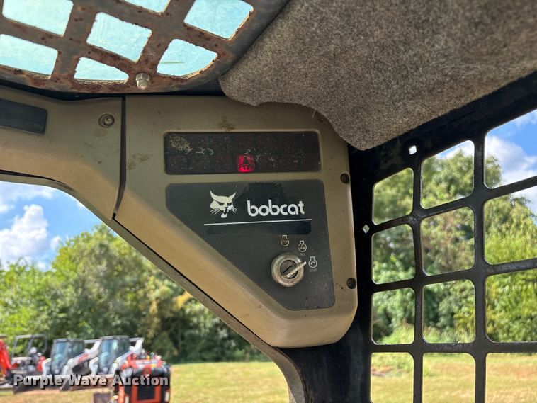 image for item EN5555 2000 Bobcat 773 skid steer loader