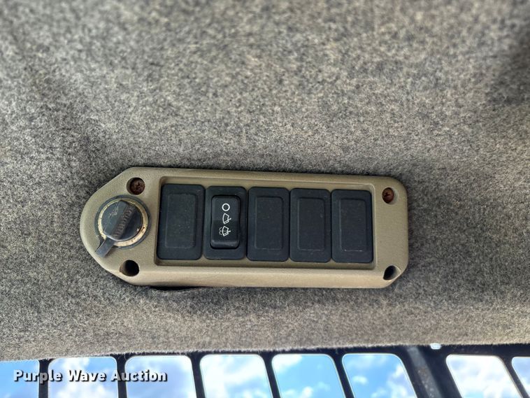 image for item EN5555 2000 Bobcat 773 skid steer loader