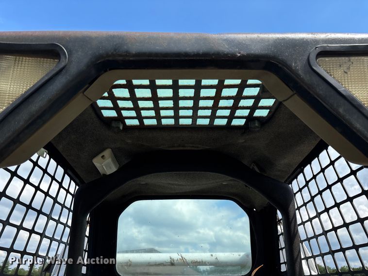 image for item EN5555 2000 Bobcat 773 skid steer loader