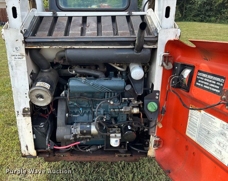 image for item EN5555 2000 Bobcat 773 skid steer loader