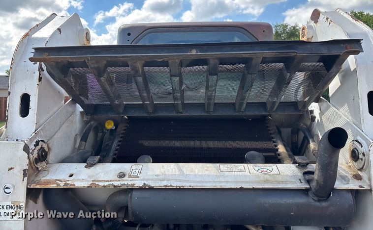 image for item EN5555 2000 Bobcat 773 skid steer loader