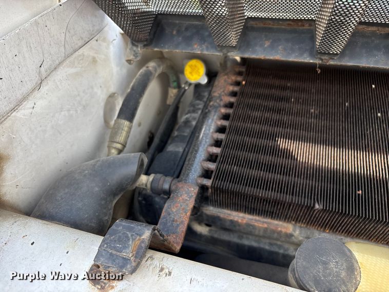 image for item EN5555 2000 Bobcat 773 skid steer loader