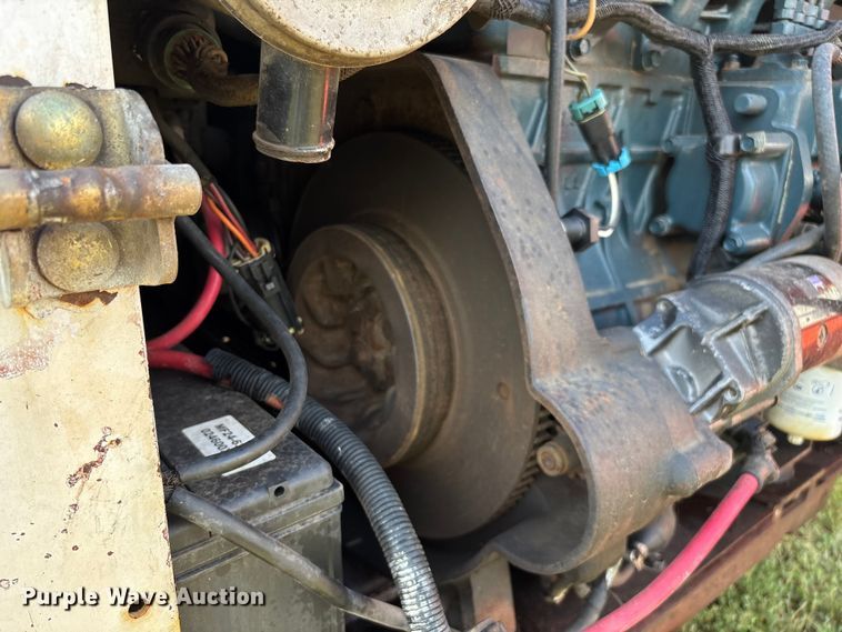 image for item EN5555 2000 Bobcat 773 skid steer loader