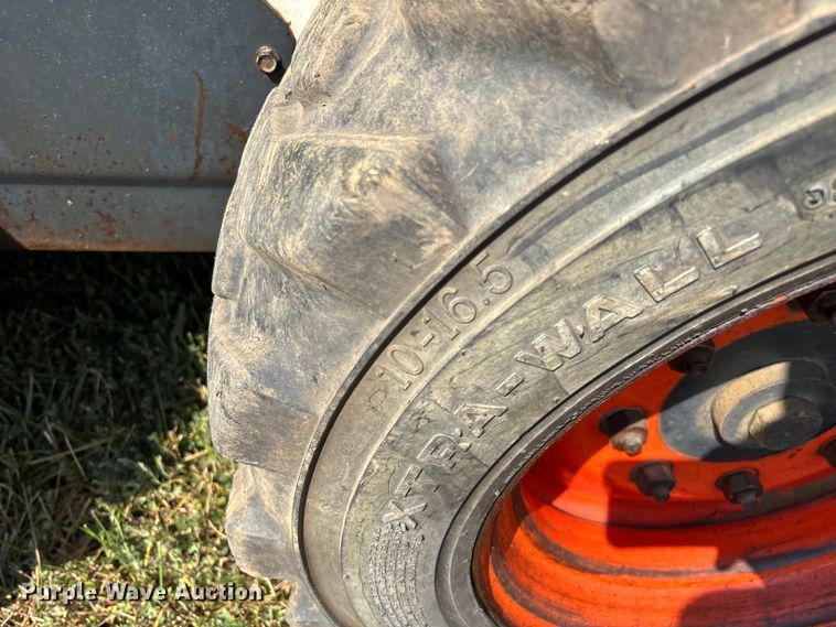 image for item EN5555 2000 Bobcat 773 skid steer loader